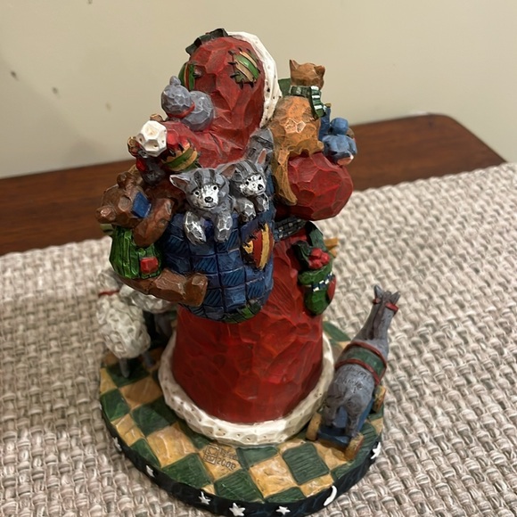 Friendly Folk Santa’s Kingdom Susan Winget - Picture 6 of 9